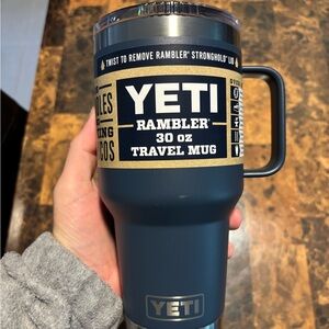 Yeti Rambler 30oz Stronghold Lid - Navy Blue
